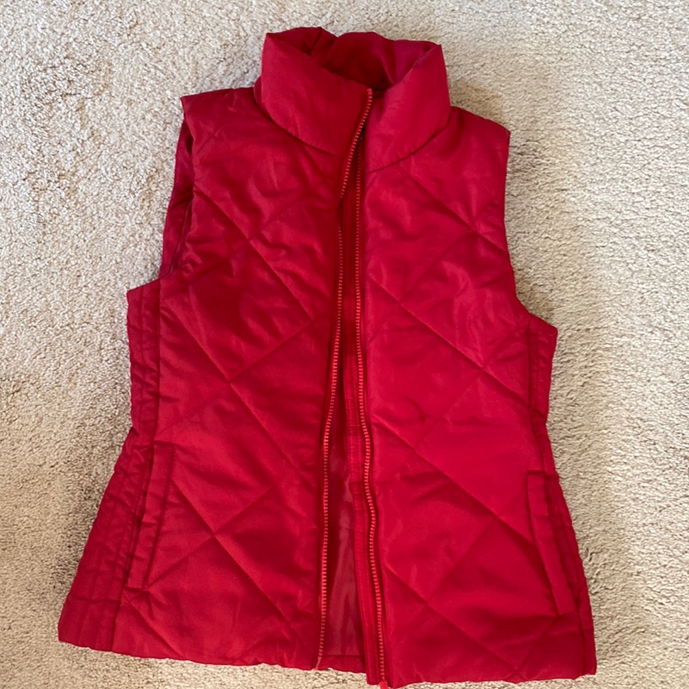 NY&CO red puffy vest sz XS LIKE NEW